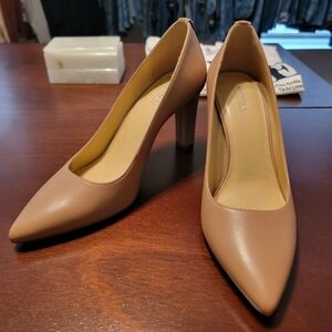 Michael Kors Pump Size 7